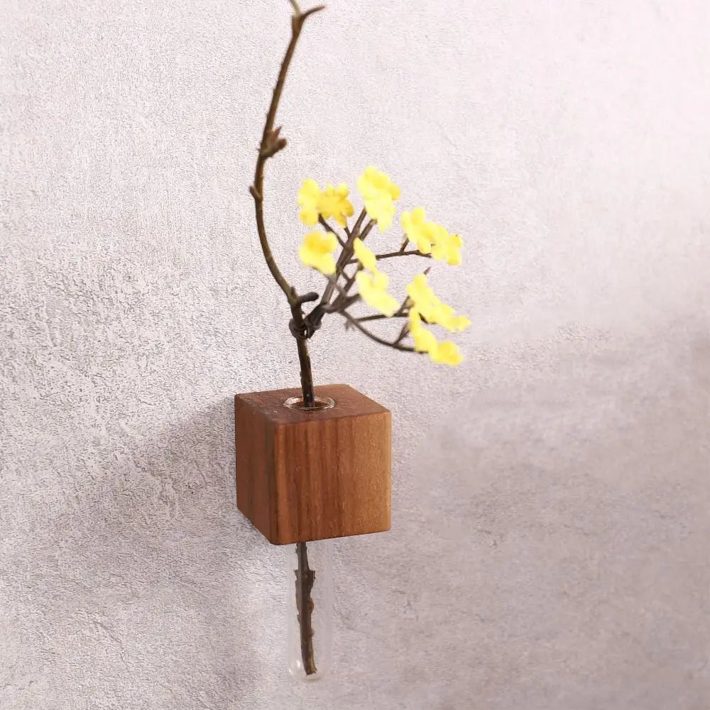 Skanto | Magnetisk Blomsterrør Vase av Tre