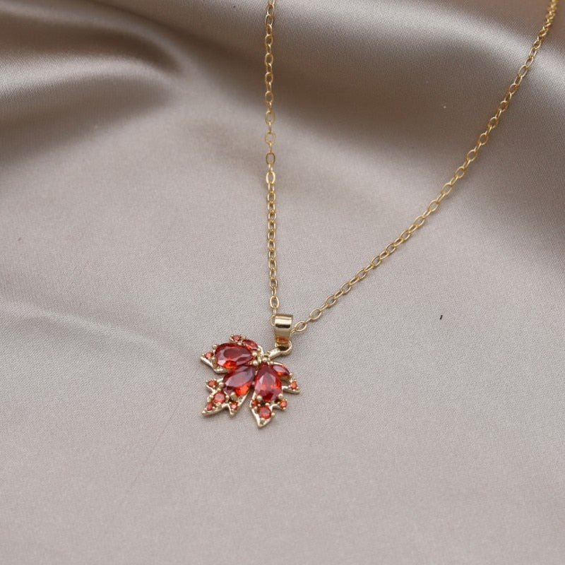 Skanto | Maple Leaf Charm Elegant Halskjede