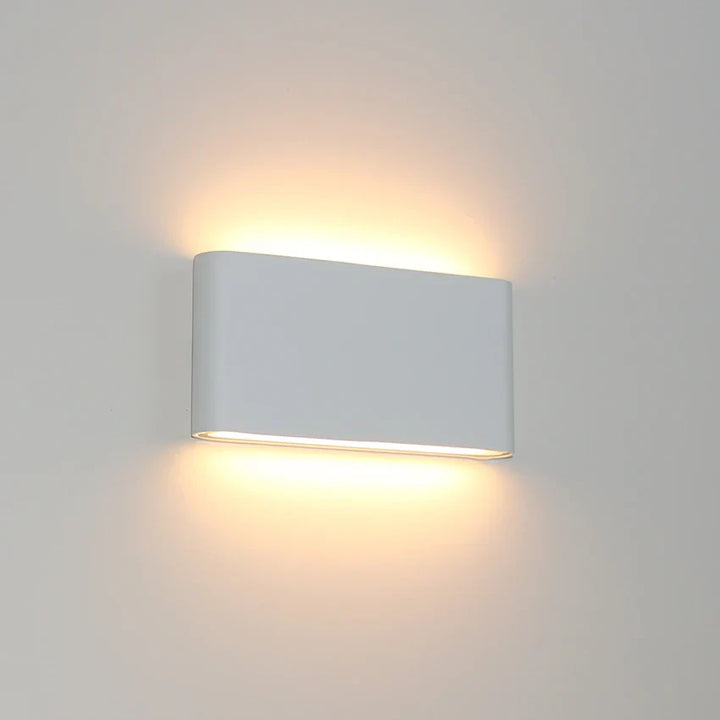 Værbestandig LED vegglampe, Robust dekorativ vegglampe for innendørs og utendørs bruk | Skanto