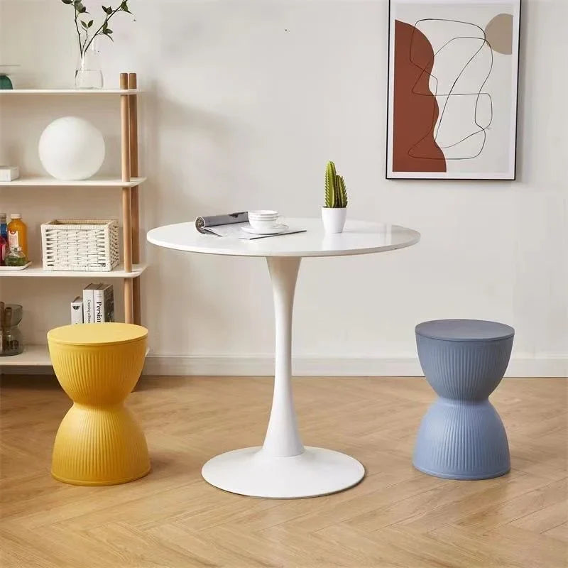 Skanto | Nordisk Plast Lav Sidebord med Timeglassdesign