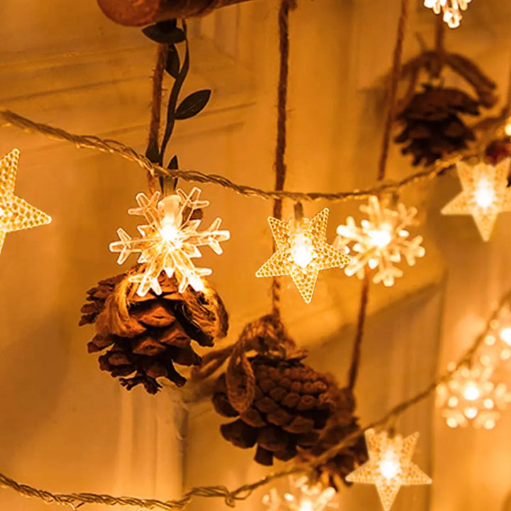 Skanto | LED Lyskæde FrostGlow | Snefnug & Juletræsdesign | 2025 Julepynt | Varm Hvid & Farverig | Til Træ & Hjem
