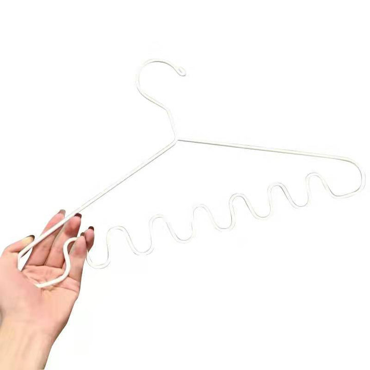 Japanese Space-Saving Wavy Clothes Hanger | Skanto