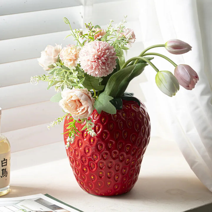 Skanto | Ugly Strawberry Vase