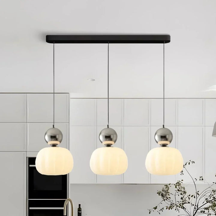 Skanto | Glasscharms med en gyllen akcent av luksus