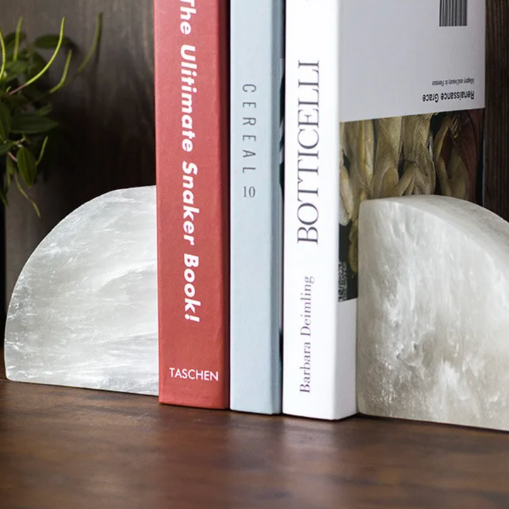 Skanto | Onyxa Hvit Onyx Bokstøtte | Elegant Design | 1-del | Luksuriøs Dekor & Funksjonalitet