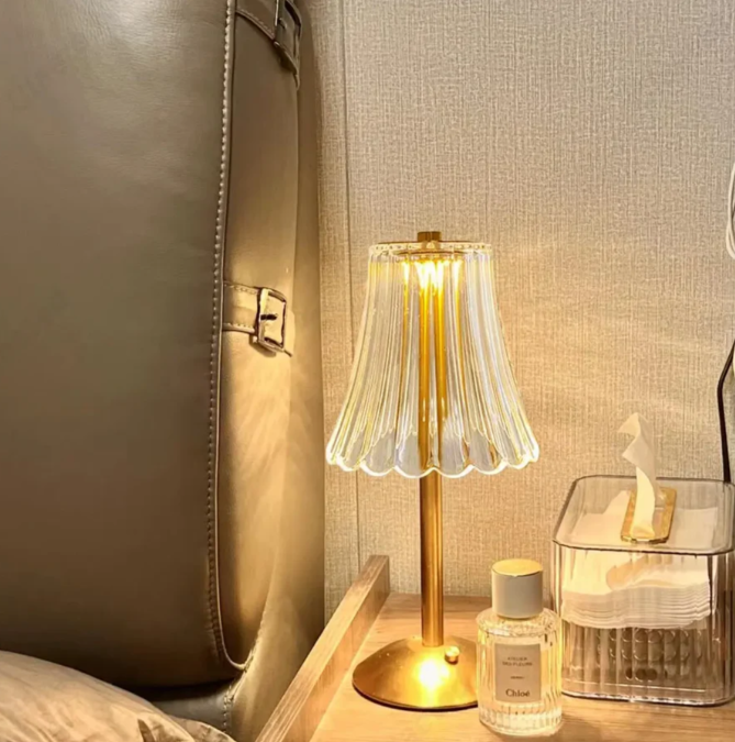 Skanto | Trådlampe i krystall med dimmefunksjon