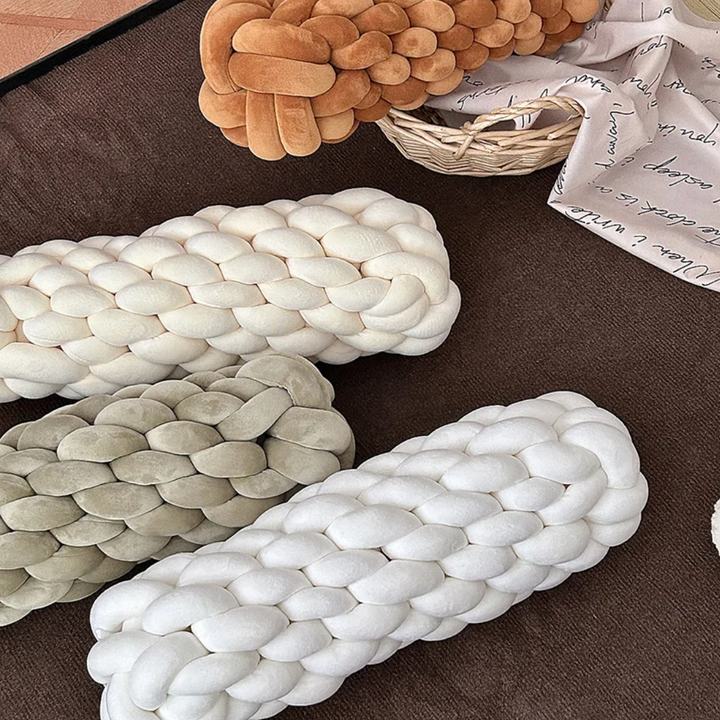 Flettet vridningspute – Lang dekorativ pute for sofa og seng | Skanto