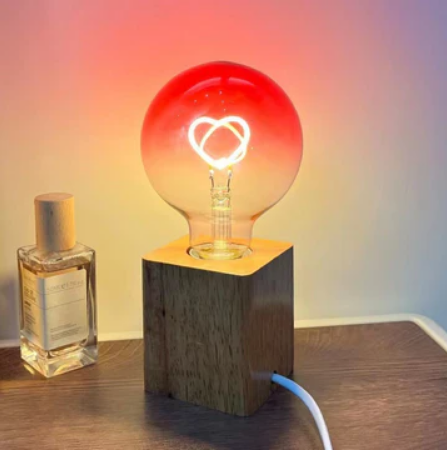 Rosa LED-pære med hjerte mønster – gradient | Skanto