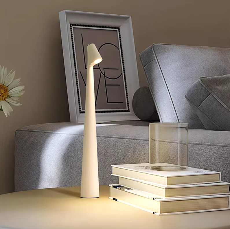 Skanto | LumiLux Bærbar Touch LED Lampe – Oppladbar, Dimbar og Slank Design