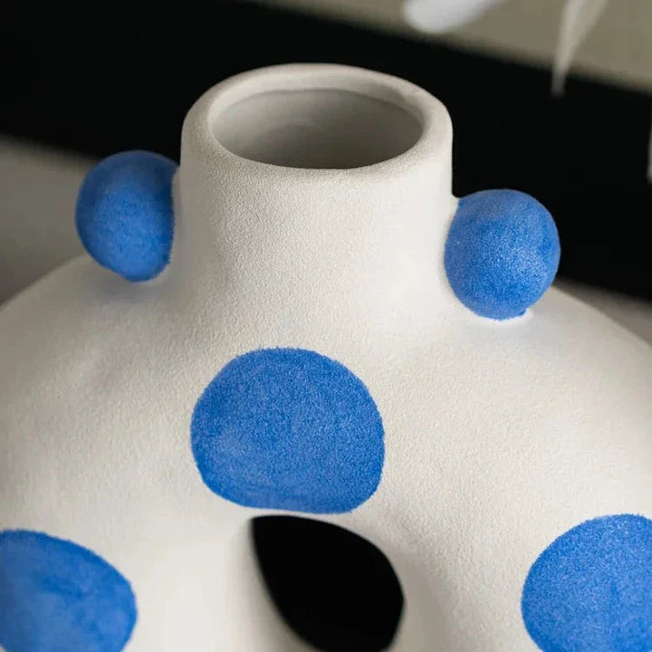 Blå prikkete wonky vase | Skanto