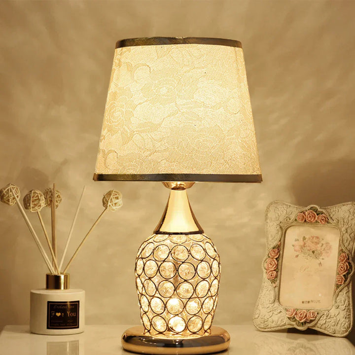 Skanto | Stylisk Lampe med Delikat Krystallglans