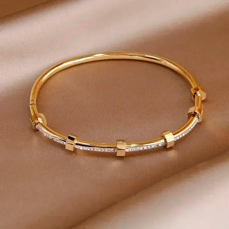 Skanto | Klassisk Diamond Hex Bangle Bracelet