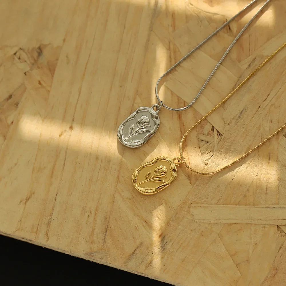 Skanto | Feminine Tulip Floral Pendant Necklace