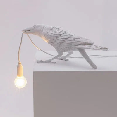 Skanto | Moderne Lucky Bird Bordlampe – Kreativ Resin Dyre Design for Soverom og Stue