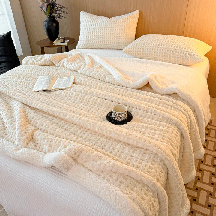 Skanto | Vinter Drøm Teppet – Dobbel Lag Fleece Teppet med Lamull Utseende | Ultra Varmt, Mykt & Hudvennlig | For Sofa, Seng & Kalde Vinterdager