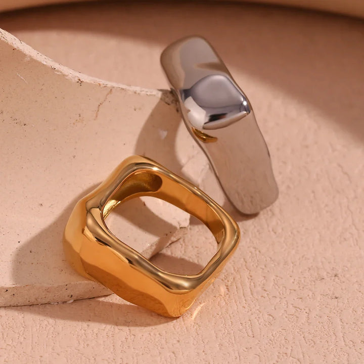 Skanto | 18k Tekstured Firkantet Ring