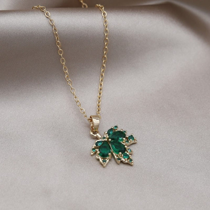 Skanto | Maple Leaf Charm Elegant Halskjede