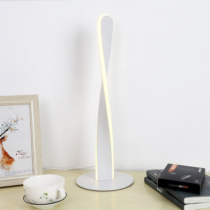 Skanto | DimLume – Aluminium Skrivebordslampe med Fleksibel Dimmingsfunksjon