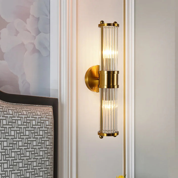 Skanto | BrilluxGlow – Stilig Krystall- og Messing Vegglampe