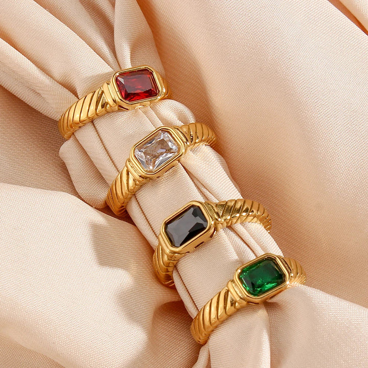 Skanto | Krysstrimmlet Baguette Diamantring