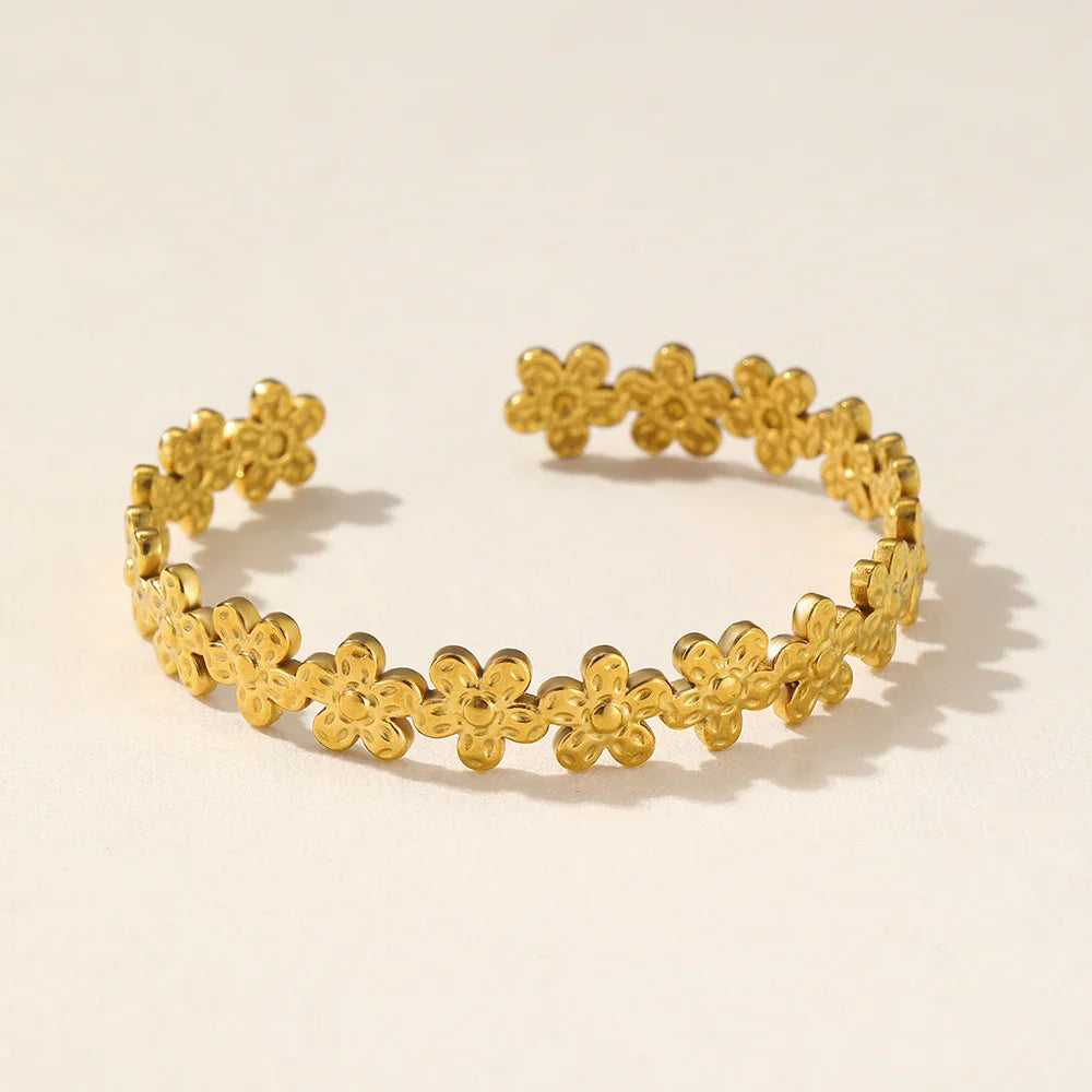 Skanto | Teksturert Blomster Bangle Cuff Armbånd