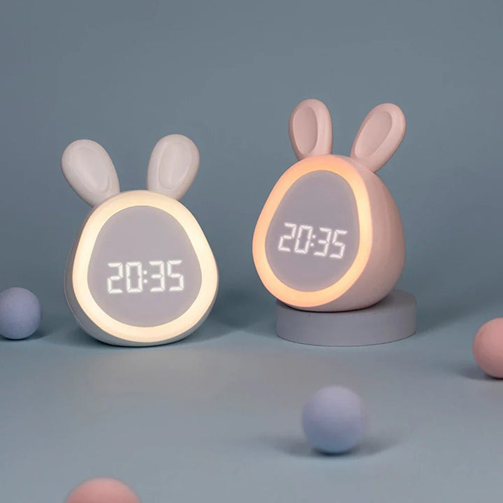 Kaninhode formet barneklokke med LED nattlys - BunniGlow | Skanto