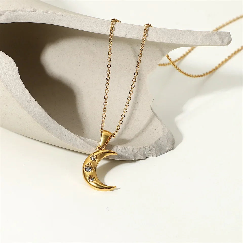 Skanto | 18k diamantsmykket halvmåne halskjede