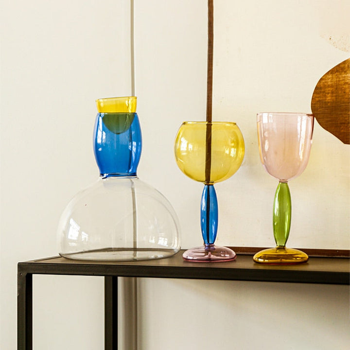 Skanto | Kalk og karaffel laget av farget glass av Phillips