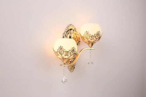 CrystalLuxe – Gylden LED Vegglampe for Stemningsfull Belysning Skanto