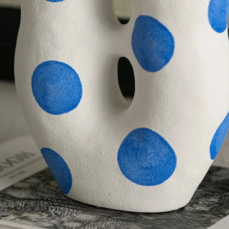 Blå prikkete wonky vase | Skanto