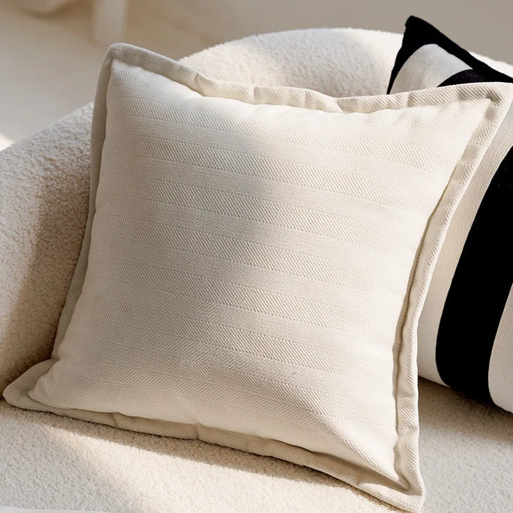 Skanto | Luksus brodert dekorativ pute med hesteprint for sofa og stue