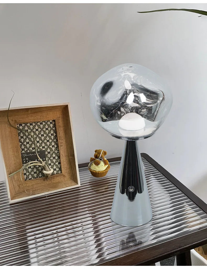 Skanto | Vulkanisk LED Skrivebordlampe med Dimmefunksjon