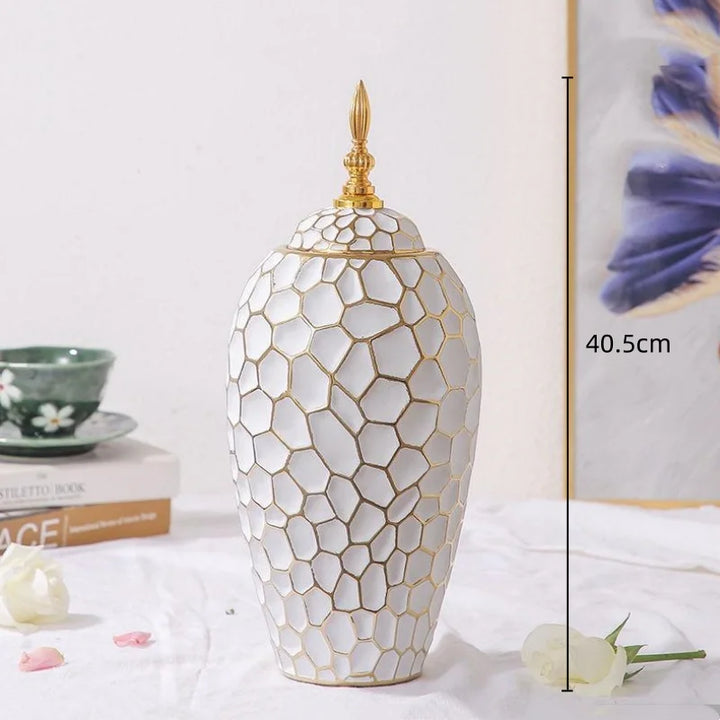 Skanto | Elegant keramikkvase med gyldne aksenter