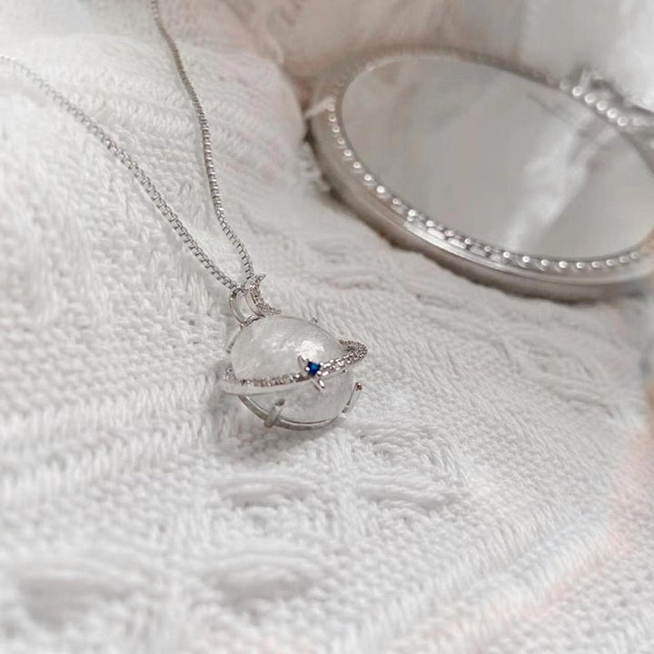 Skanto | Elegant Lunar Bliss Krystall Halskjede
