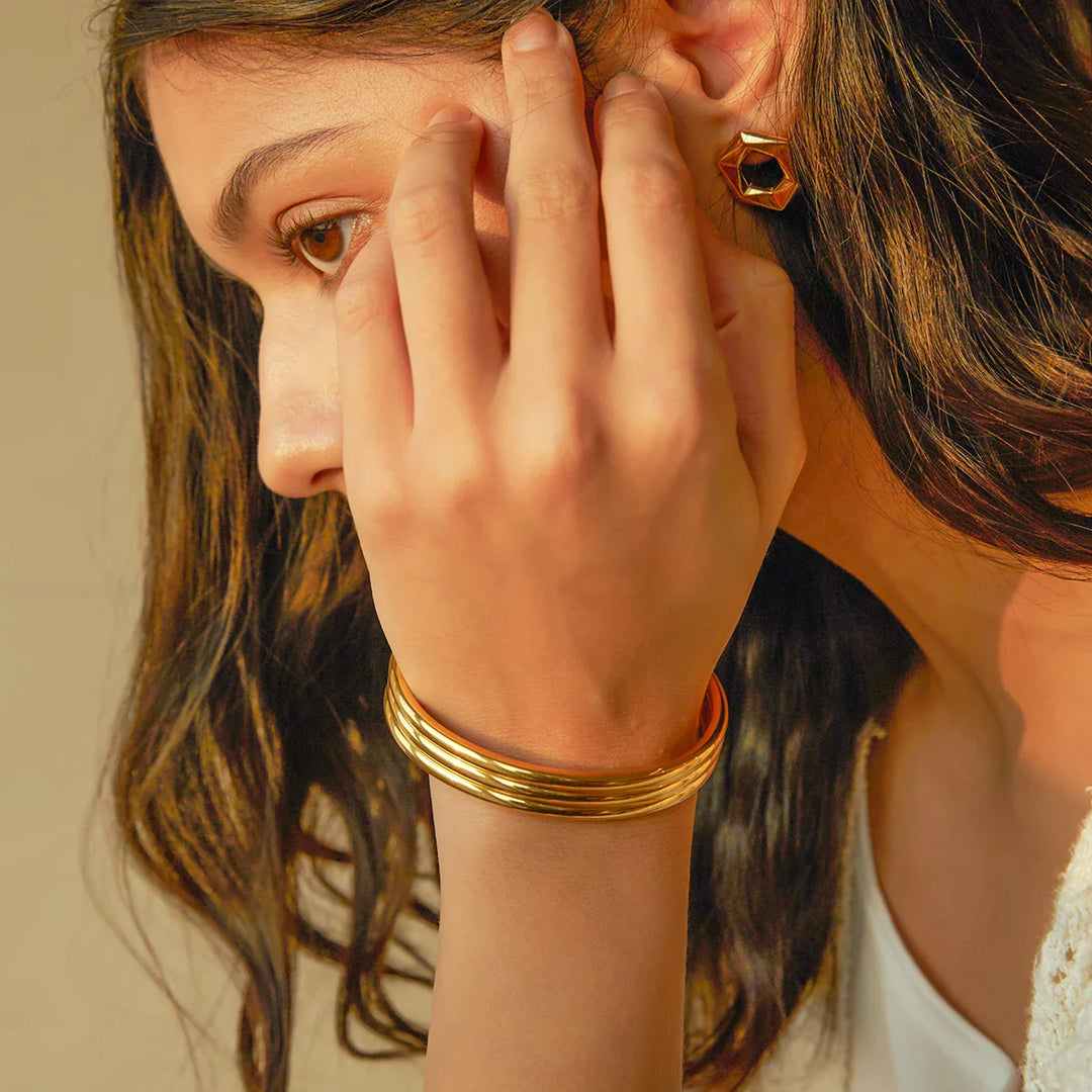 Skanto | 18k Triple Ribbed Bangle Bracelet