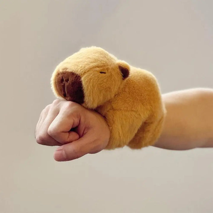 Skanto | Klemmete Kapibara Cozy Wrap Sleeve Plush Band