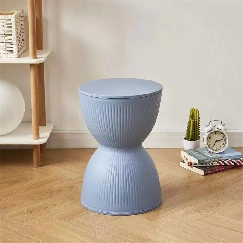 Skanto | Nordisk Plast Lav Sidebord med Timeglassdesign