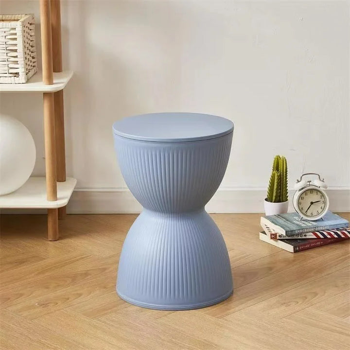 Skanto | Nordisk Plast Lav Sidebord med Timeglassdesign