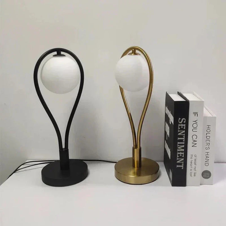 Skanto | Elegant soveromslampe med glassdetaljer