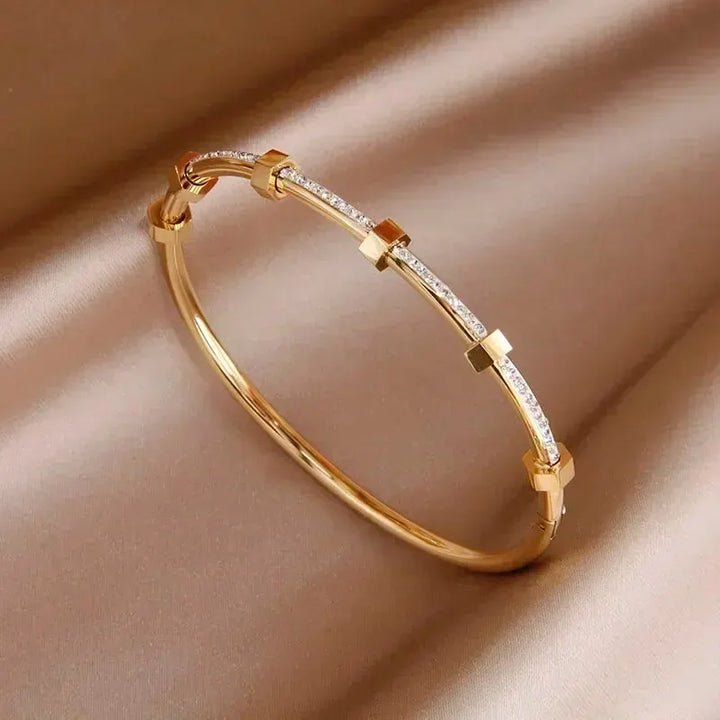 Skanto | Klassisk Diamond Hex Bangle Bracelet