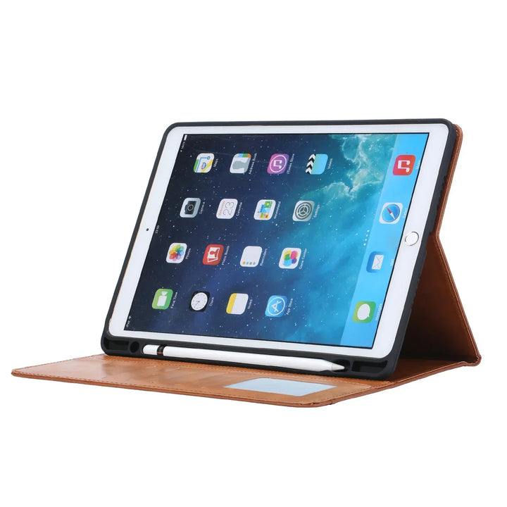Skanto | Lær Flip Case for iPad 9.7 (2017-2018), 10.2 (7. / 8. generasjon), Air 2/3/4, Pro 9.7/10.5/11 - Vanntett, Støtsikker, Forretnings Tablet Case