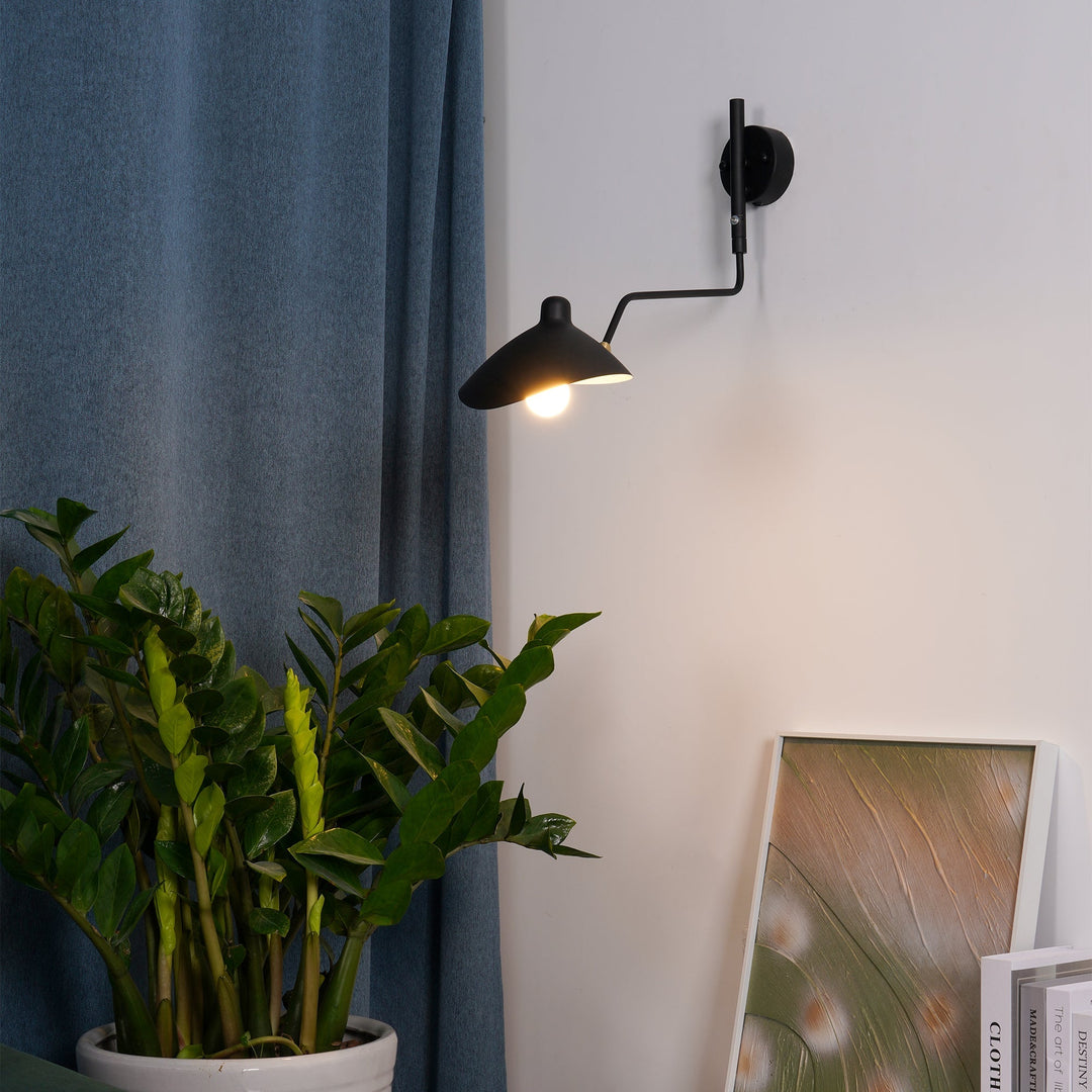 Skanto | Serge Mouille Vegglampe