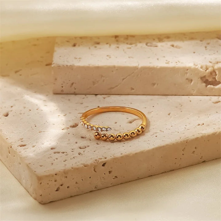 Skanto | 18k Perlebehandlet & Zirkontuppet Ring
