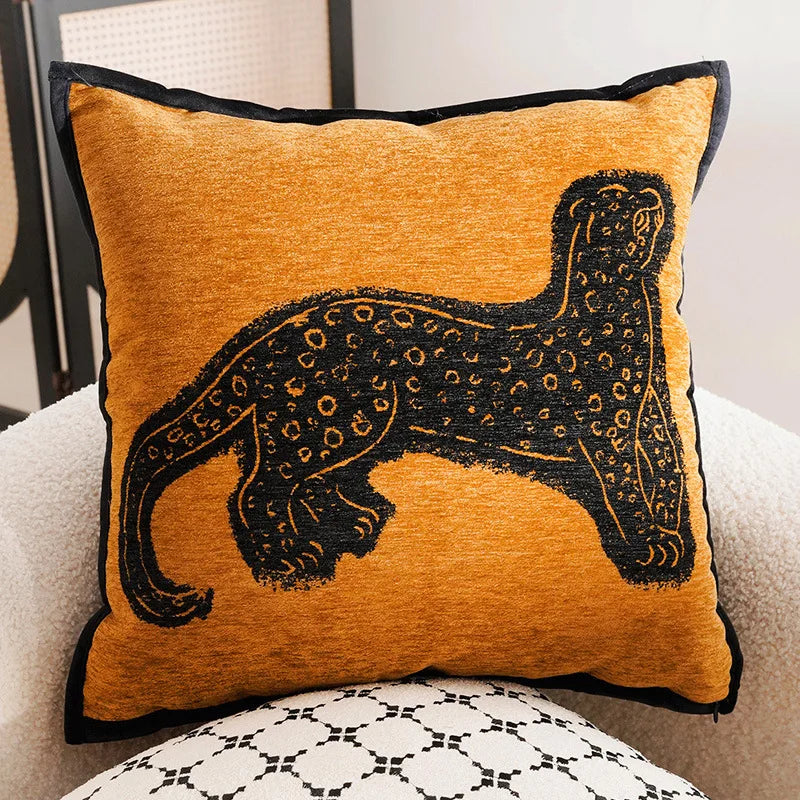 Skanto | Luksus brodert dekorativ pute med hesteprint for sofa og stue