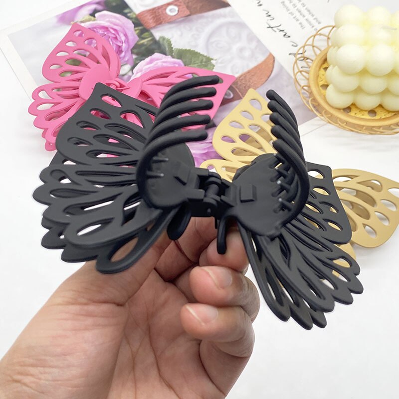 Skanto | Oversized Butterfly Hair Claws