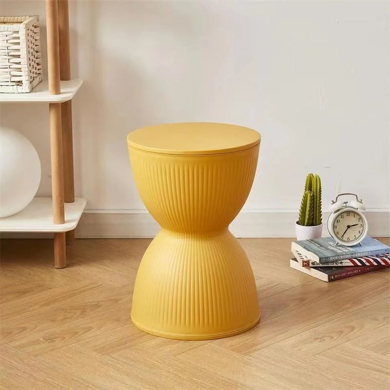 Skanto | Nordisk Plast Lav Sidebord med Timeglassdesign