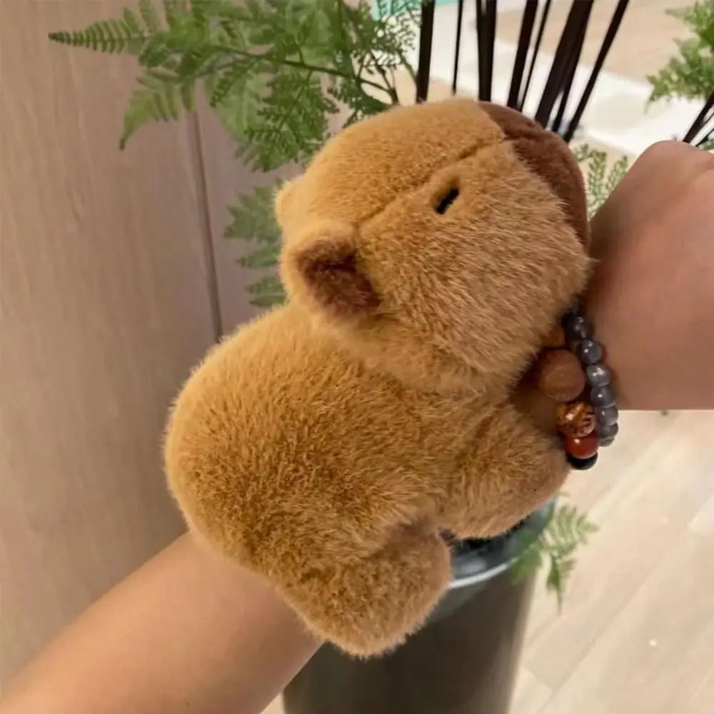 Skanto | Klemmete Kapibara Cozy Wrap Sleeve Plush Band