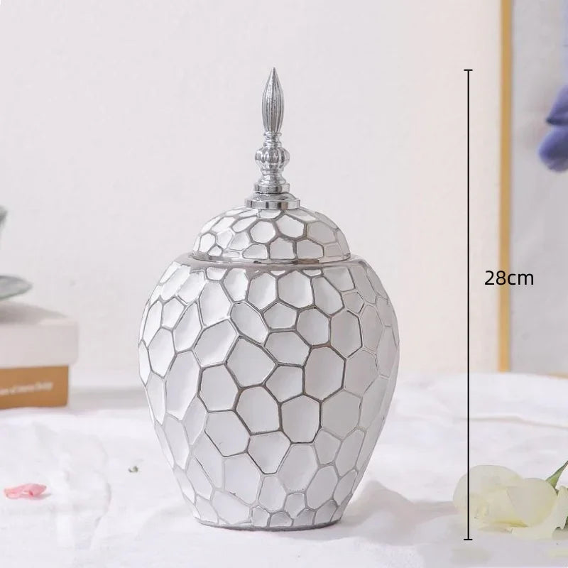 Skanto | Elegant keramikkvase med gullakcent