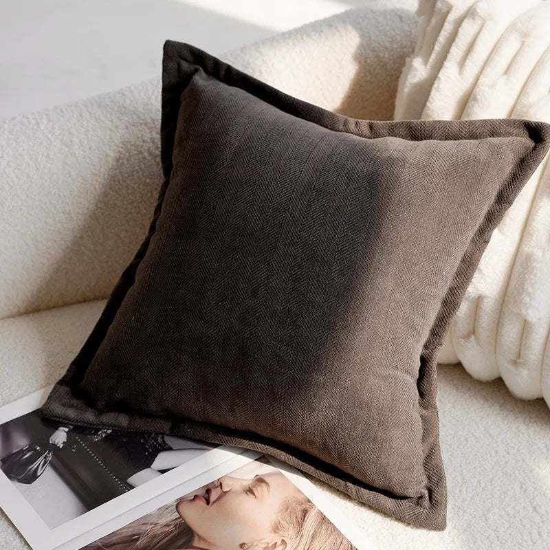 Skanto | Luksus brodert dekorativ pute med hesteprint for sofa og stue