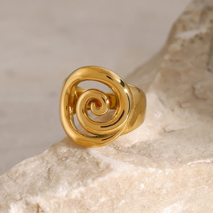 Skanto | 18k Spiral Statement Ring